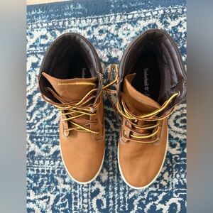 Like new, timberland, size 7 ortholite